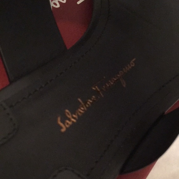 Salvatore Ferragamo Thong Sandals NIB - Picture 6 of 8